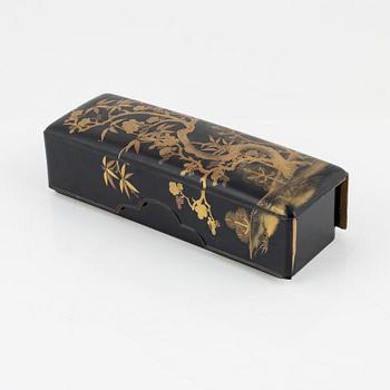 A Japanese lacquer box with cover, circa 1900.