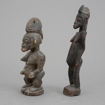 FETISCHER, 2 st, trä, Afrika, 1900-tal.