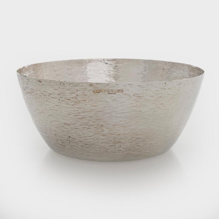 Tapio Wirkkala, malja, hopeaa (916), Kultakeskus, Hämeenlinna 1968.