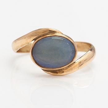 A 14K gold ring with an opal. Lagercrantz Jewellery, Tammisaari 2012.