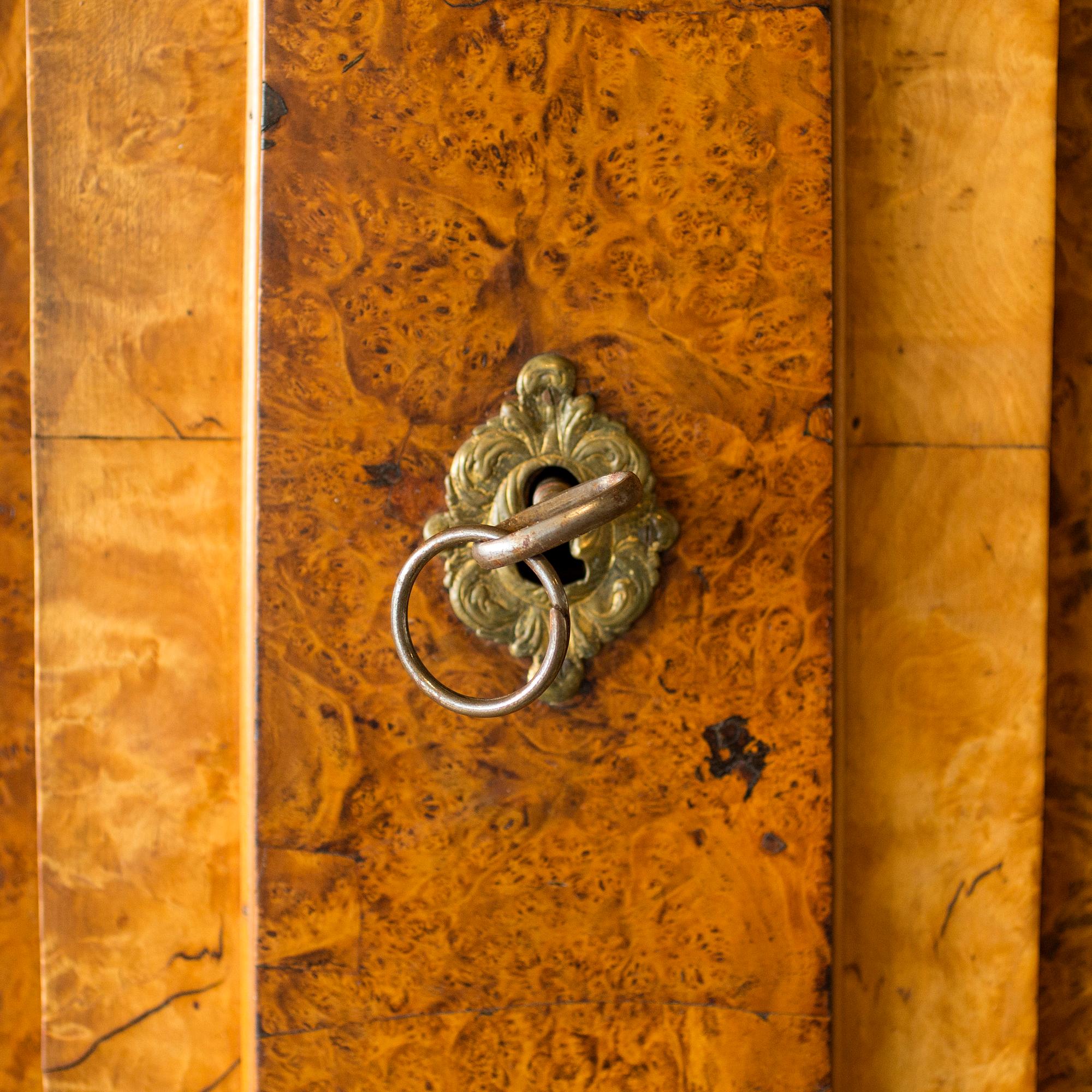 SKÅP, delvis barock, 1700-talets första hälft/1800-tal.