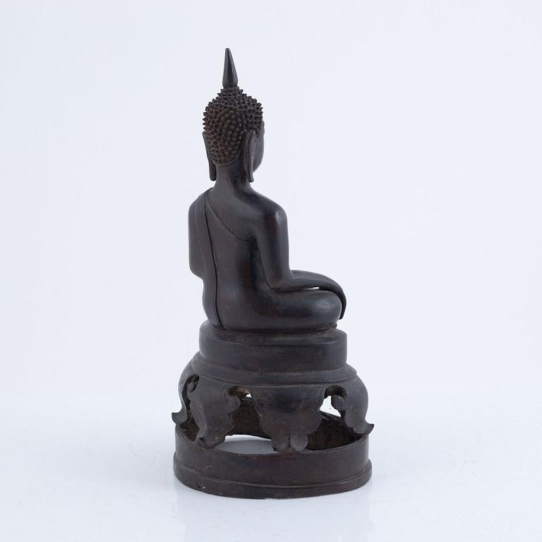 A bronze sculpture of a seated buddha, Thailand, presumably Lanna, 19/20th century.