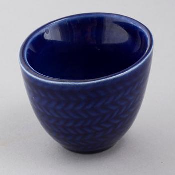 34 pieces of porcelain tableware by Hertha Bengtson for Rörstrand, model "Blå eld", second half of the 20th century.