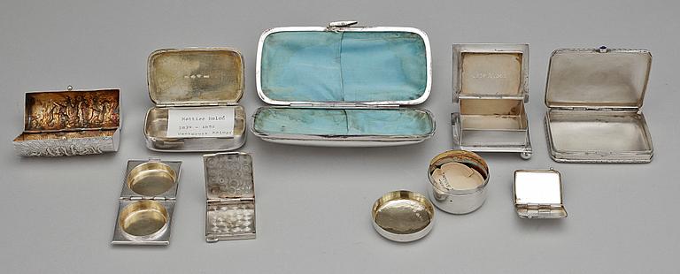 PARTI ASKAR OCH DOSOR, 8 st, silver, bla   Mattias Helén Västervik 1848. Totalvikt ca 425 gr.