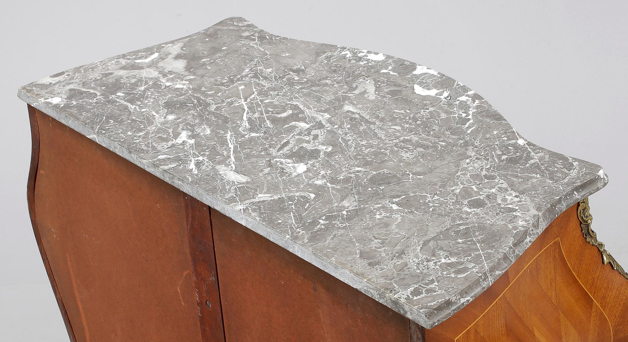 BYRÅ, rokokostil, 1900-talets mitt.