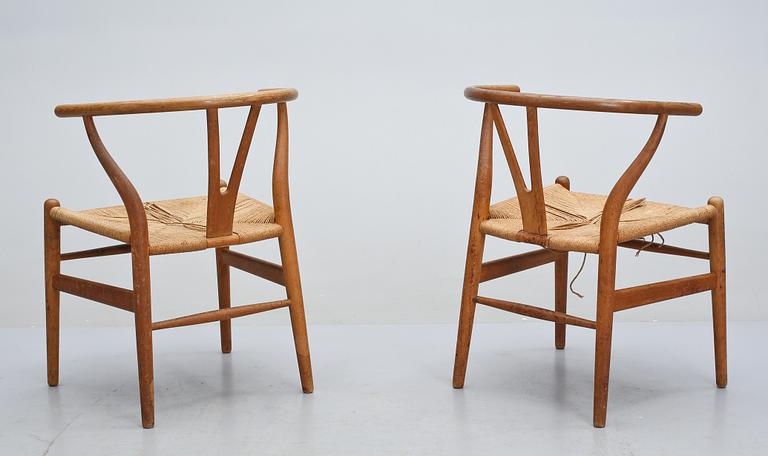 STOLAR, ett par, Hans J Wegner, "Y-stolen", Carl Hansen & Son, Odense, 1900-talets andra hälft.