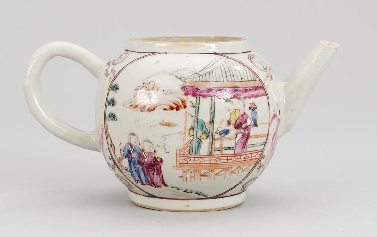 A famille rose teapot, Qing dynasty, Qianlong (1736-95).