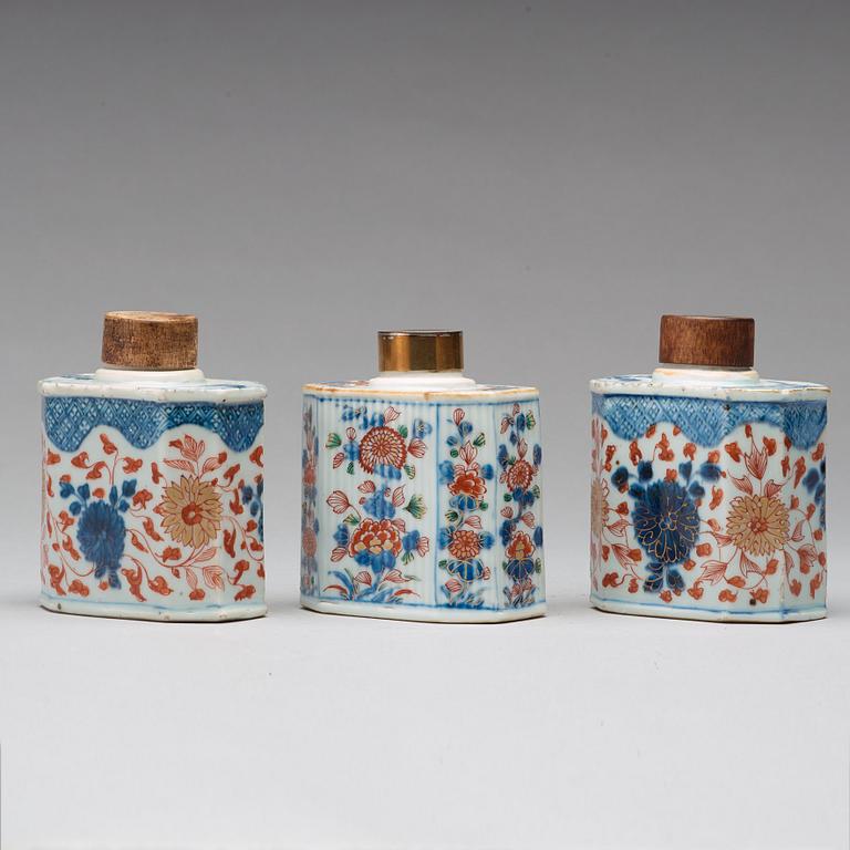 A set of three tea caddies, Qing dynasty, 18th century.