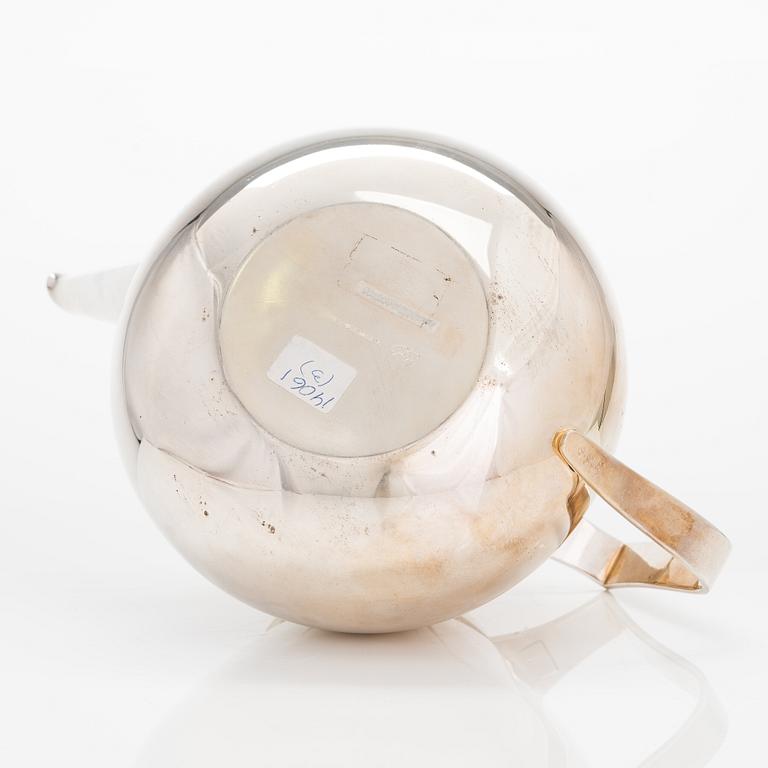 Pekka Piekäinen, a silver teapot, Tarkiainen, Helsinki 1985.