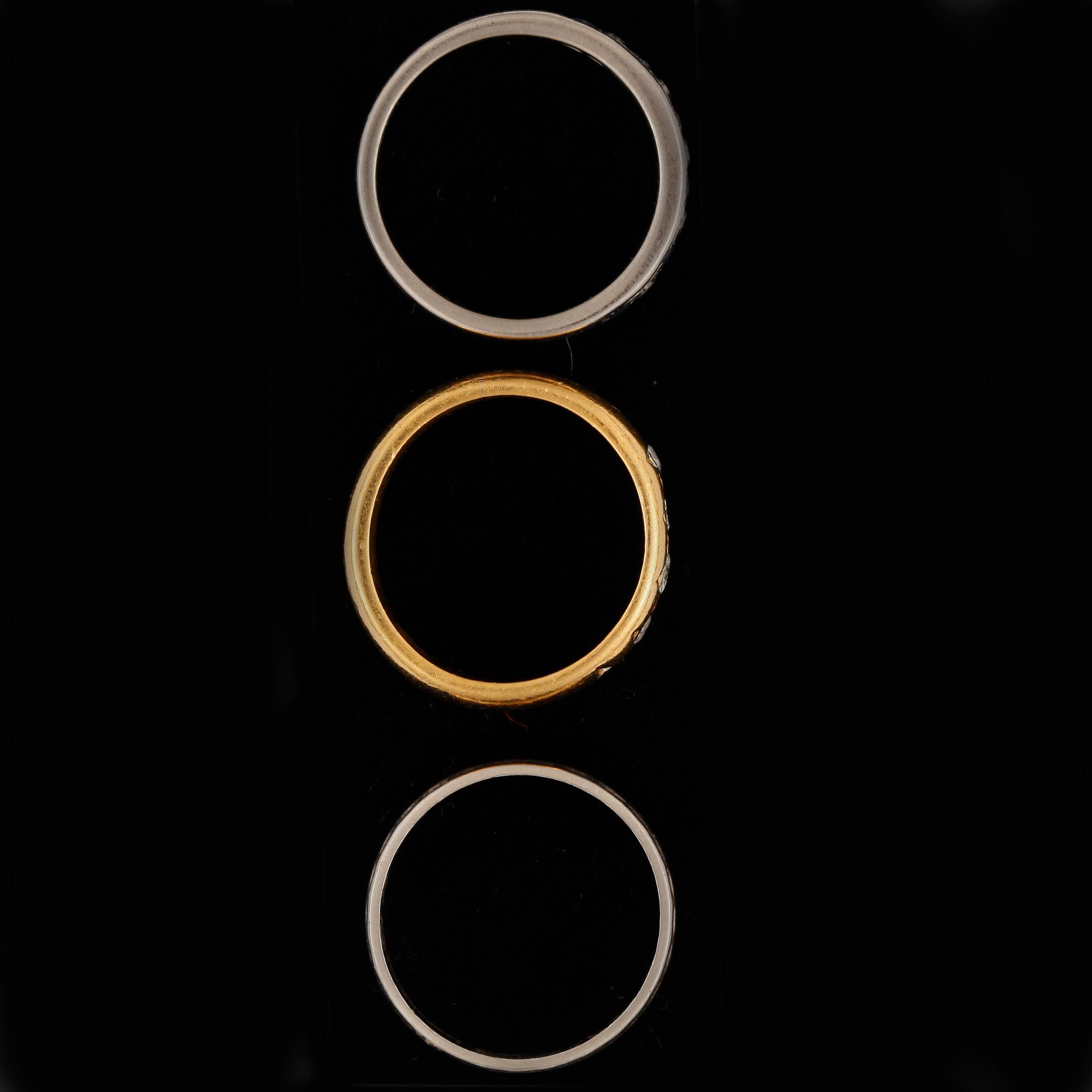 RINGAR, 3 st, 18k guld med diamanter samt safirer. Total vikt ca 11,9 gram.