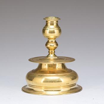 LJUSSTAKE, mässing. Barock, 1600-tal.
