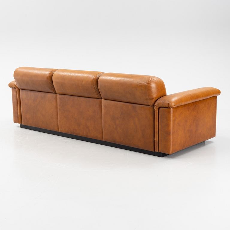 A Cinova leather sofa, Italy, 1970's/80's.