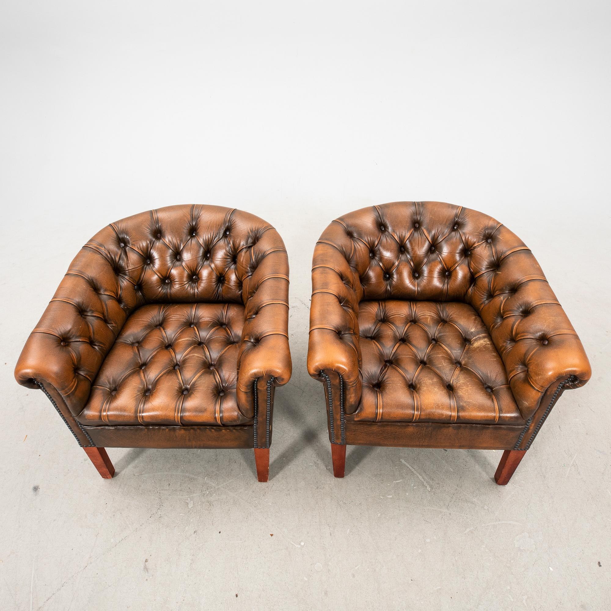 Fåtöljer, 1 par, skinn, 1900-talets andra hälft.