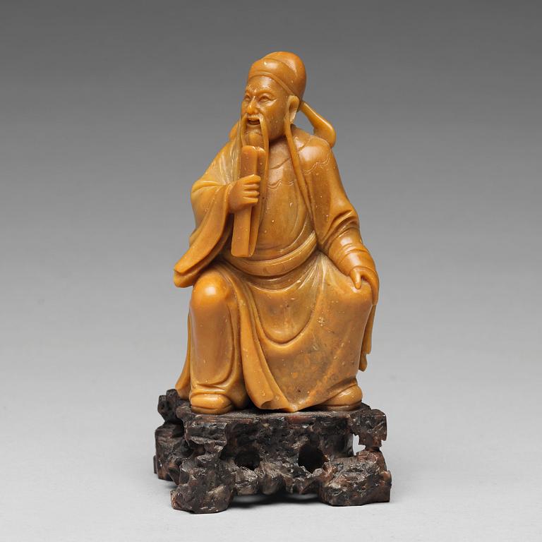 A soapstone figure of a seated scholar, late Qing dynasty, circa 1900.