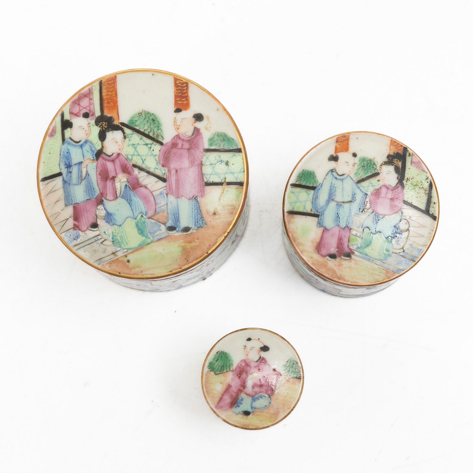 A five piece famille rose Canton box set, Qing dynasty, 19th century.