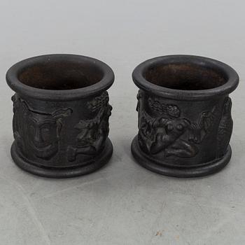 Anna Petrus, a pair of Swedish Grace cast iron garden urns "Blomkruka nr 1", Näfveqvarns Bruk, Sweden.