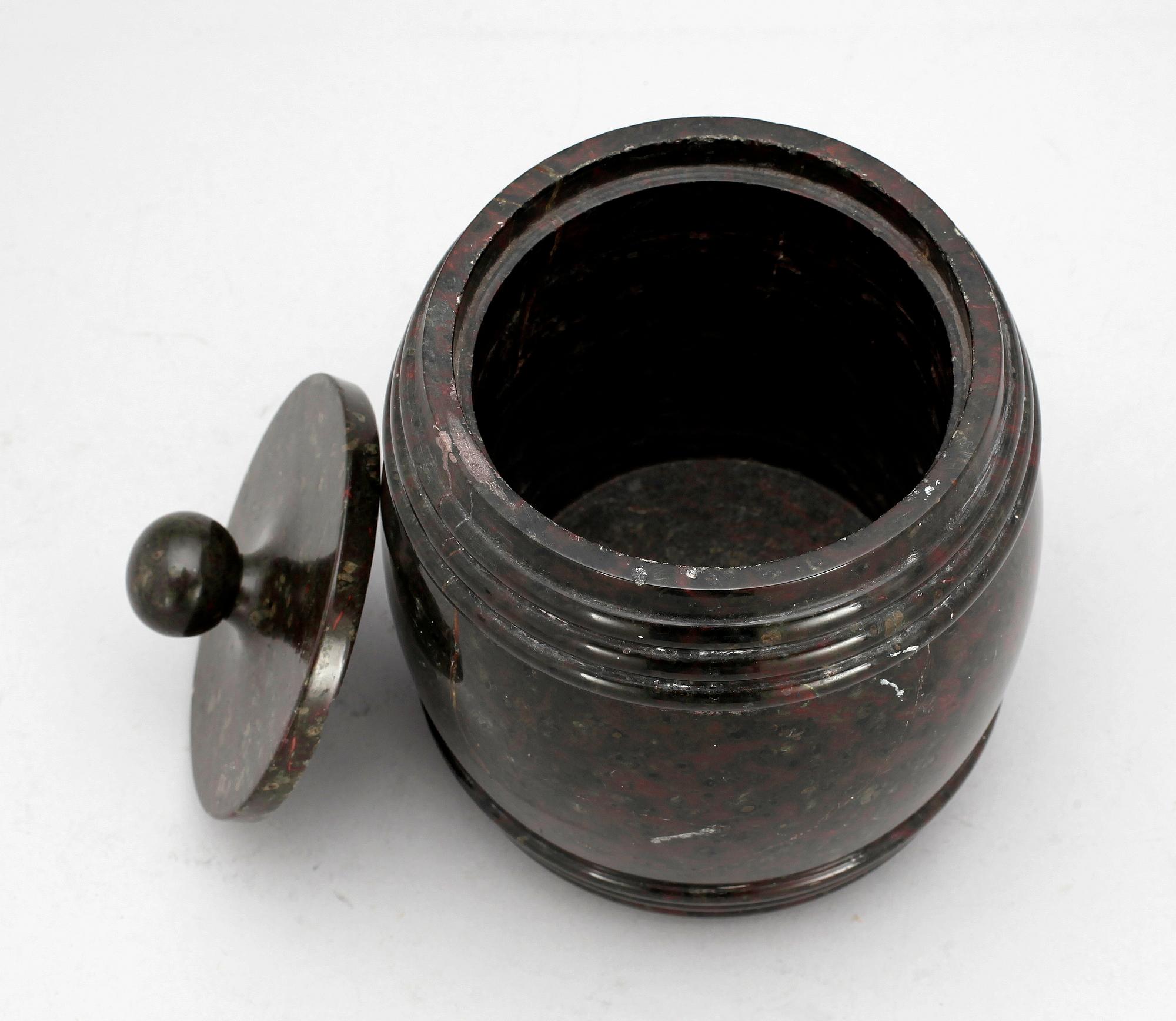 TOBAKSBURK, serpentinsten, 1800-tal.