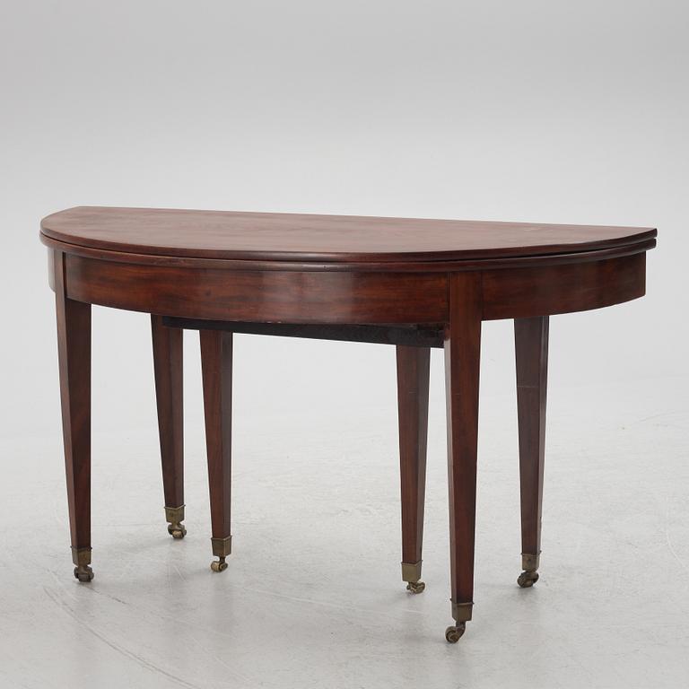 A 19th Century English Dining Table.