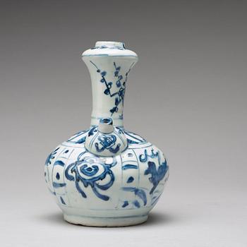 A blue and white kraak kendi, Ming dynasty, Wanli (1573-1620).