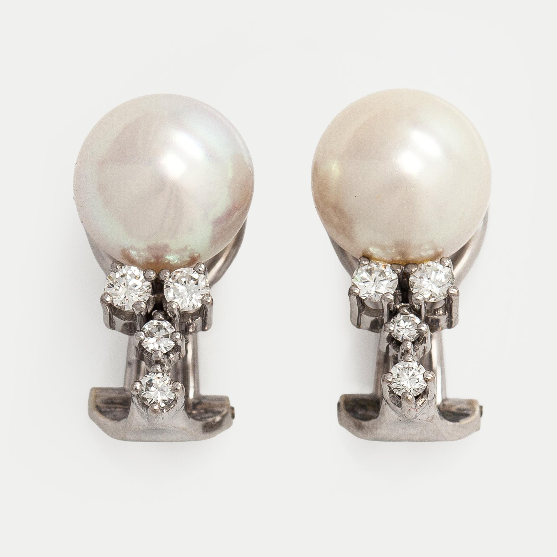 Pearl earrings, cultured pearls, brilliant cut diamonds, 18K white gold.