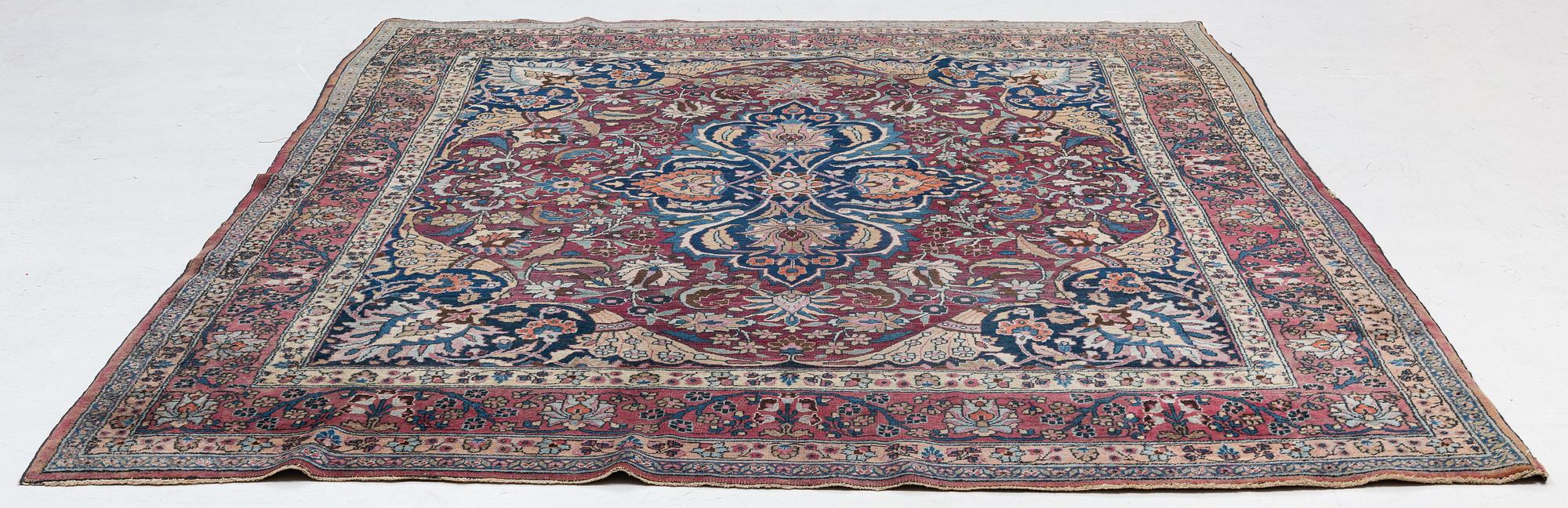 Carpet, Mesh, semi-antique. approx. 335 x 250 cm.