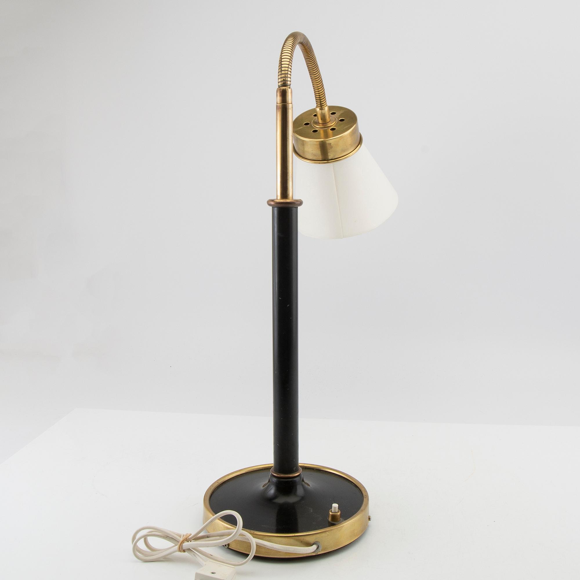 Josef Frank, bordslampa, modell 2434, för Firma Svenskt Tenn.