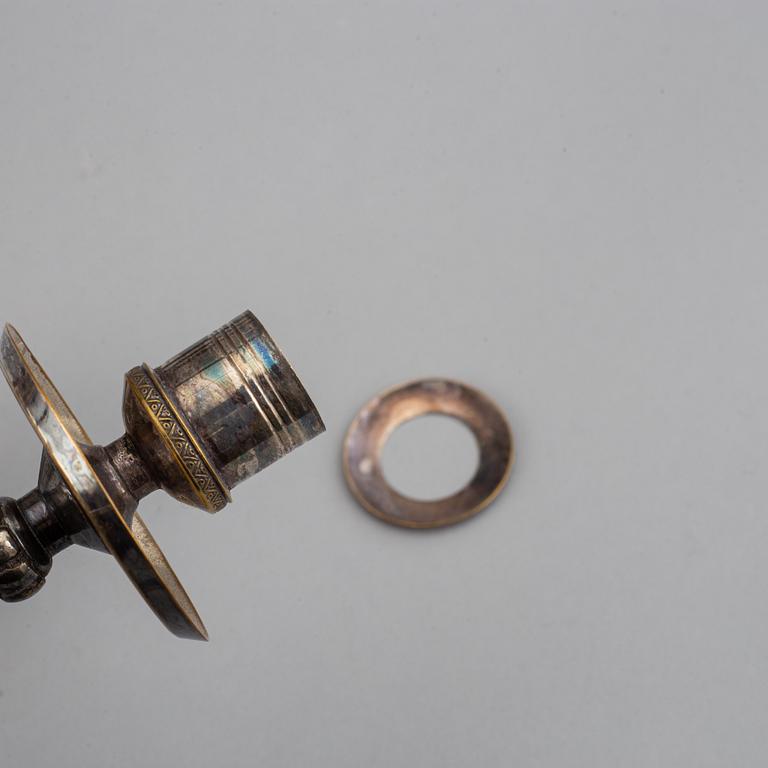 Kandelabrar, ett par, nysilver. Jugend, 1900-talet början.