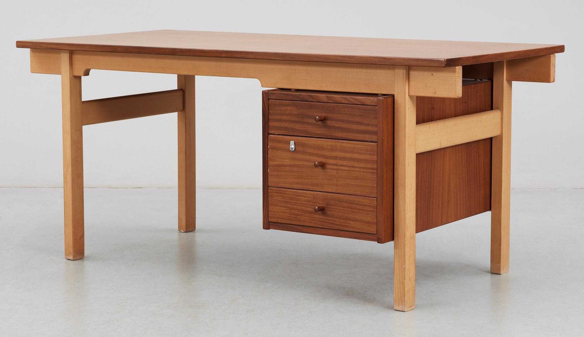 SKRIVBORD, Hans J Wegner för Getama. 1970-tal.