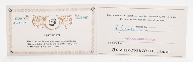 Pärlcollier, odlade pärlor, 14K guld och diamanter ca 0.01 ct tot. Mikimoto, Japan.