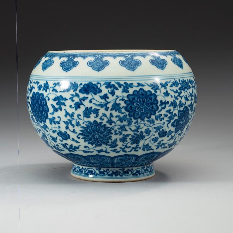 VAS, porslin. Qing dynastin, med Daoguangs sigillmärke och period (1821-1850).