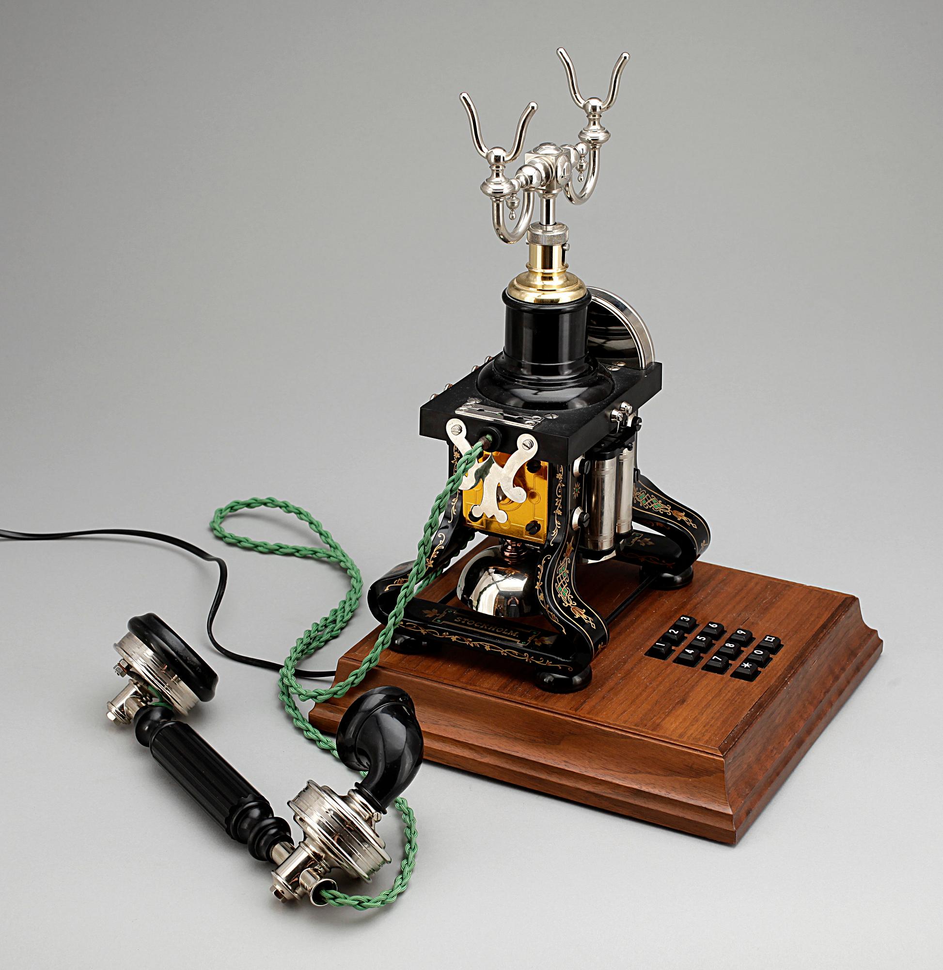 TELEFON, jubileumsmodell efter "Taxen", LM Ericsson. Sent 1900-tal.