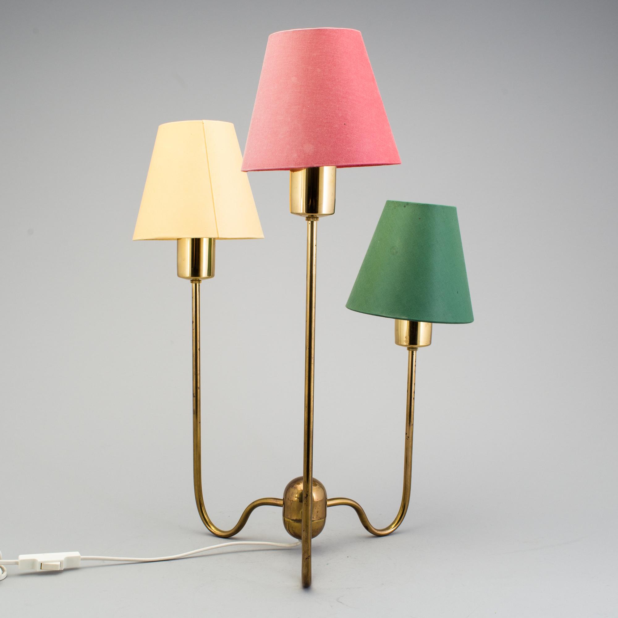 JOSEF FRANK, bordslampa av mässing, modell 2468 för Firma Svenskt Tenn.