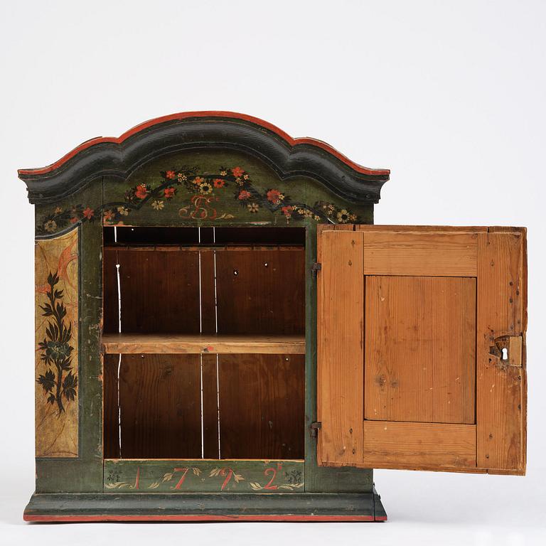 Hängskåp, allmoge, av Jöns Månsson, Forsa, Hälsingland, märkt JSS 1792.