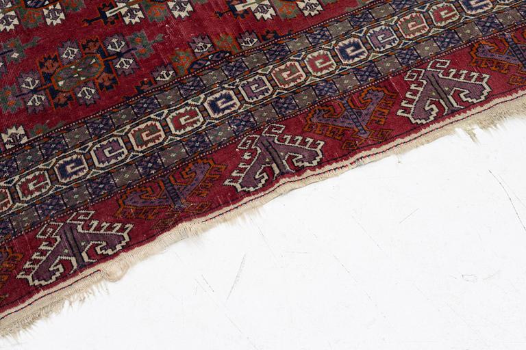 Carpet, oriental, approx. 315 x 220 cm.