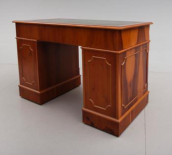 SKRIVBORD, England, 1900-talets andra hälft.