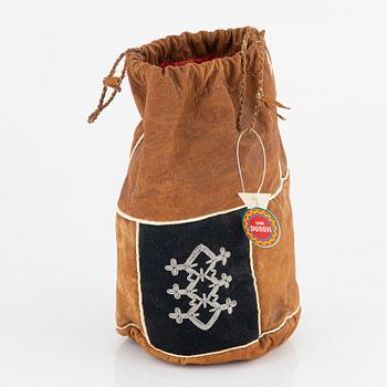 Samiska läderarbeten, 5 delar, 1900-talets andra hälft.