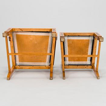 A 1920s/30s century dining table and set of 6 + 2 chairs.