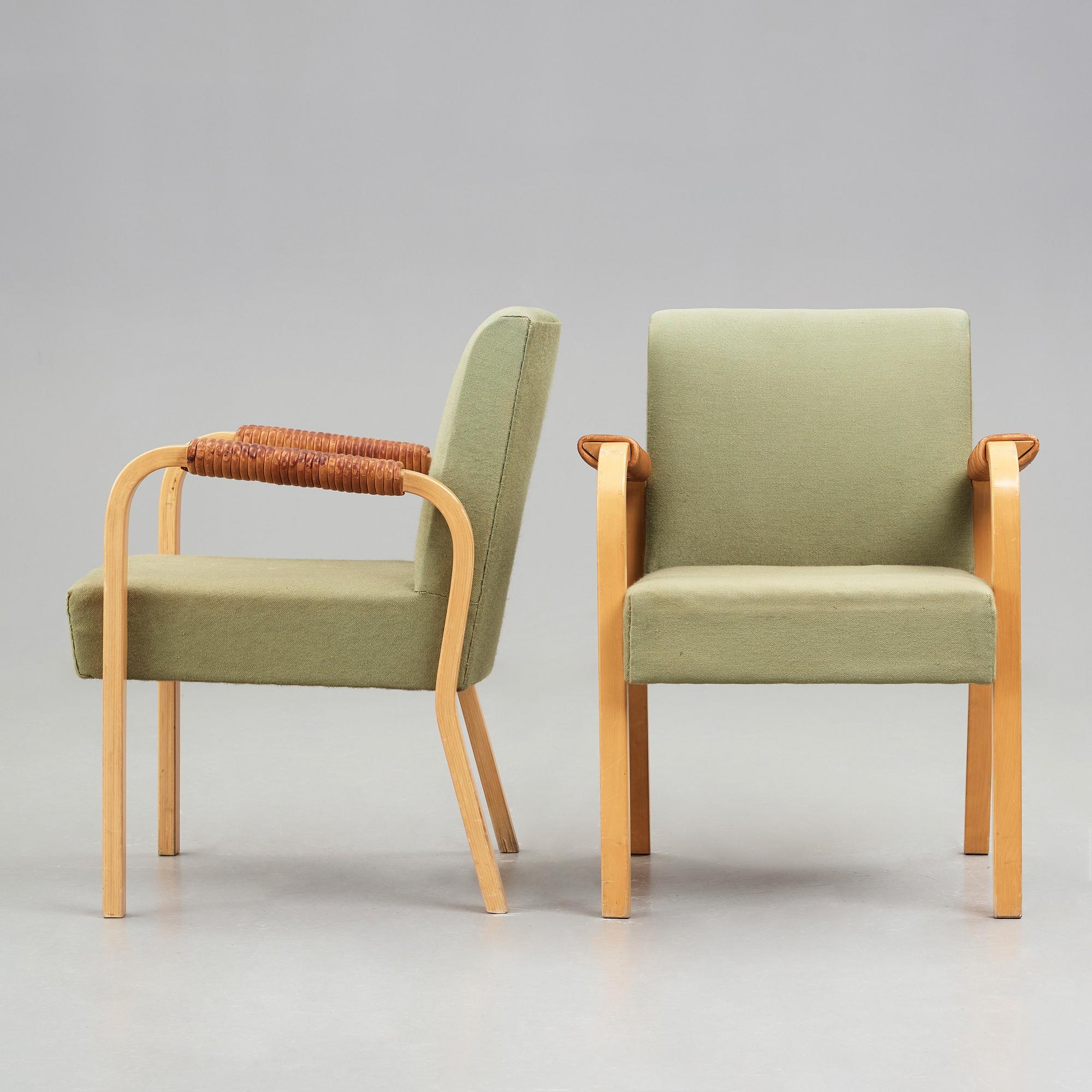Alvar Aalto, a pair of model nr 48 laminated birch and leather easy chairs, Oy Huonekalu- ja Rakennustyötehdas for Artek, Finland.