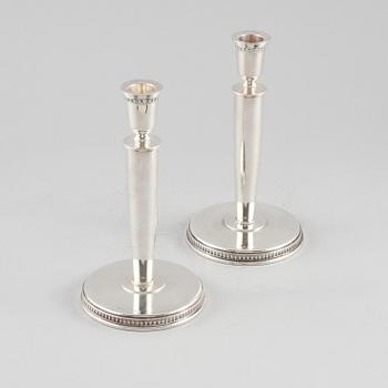 LJUSSTAKAR, ett par, silver, C G Hallberg, Stockholm, 1954. Vikt 591 g.