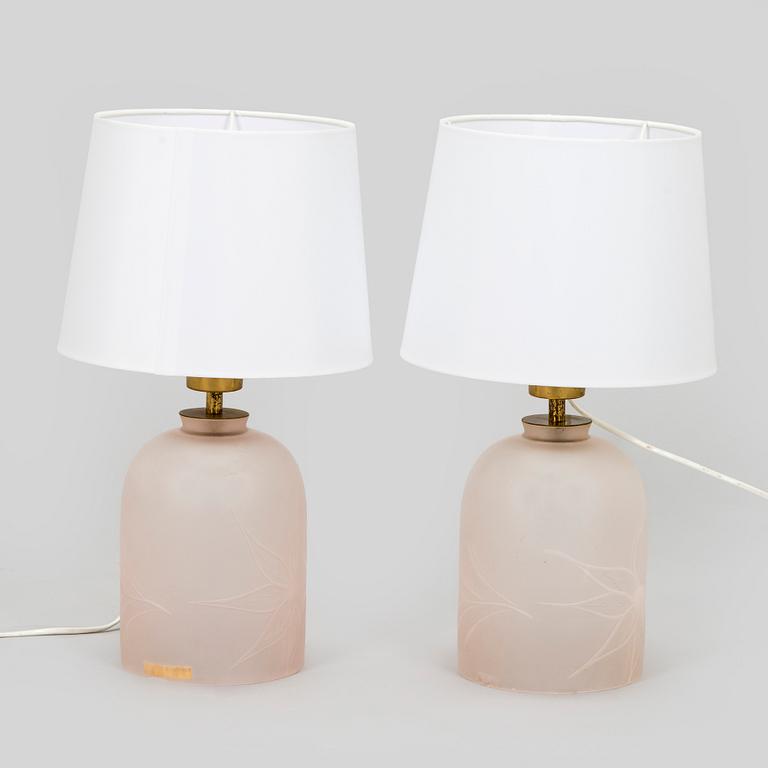 Pöytävalaisimia, pari, Murano, jälleenmyyjä Stockmann, 1980-luku.