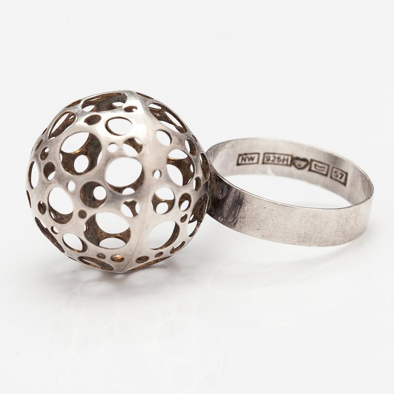 Liisa Vitali, Ring "Leppäkerttu", sterlingsilver. Westerback, Helsinki 1971.