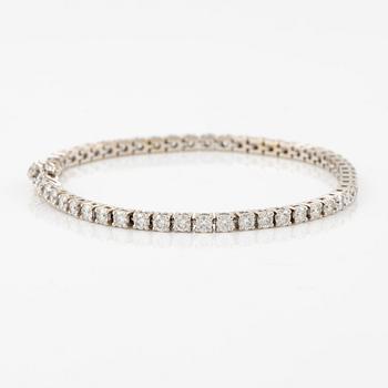 Tennis bracelet 18K white gold with round brilliant-cut diamonds.