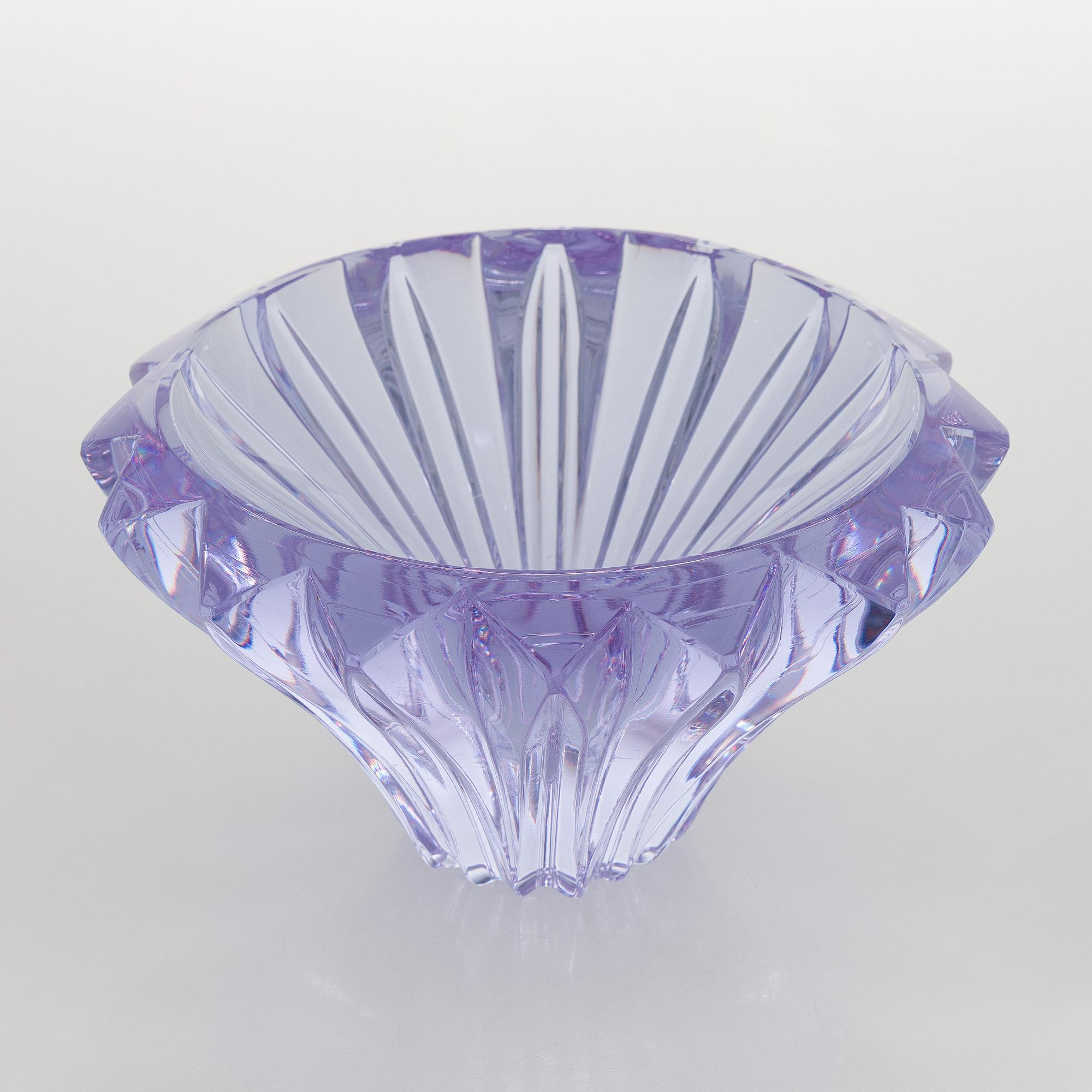 Aimo Okkolin, a "Terälehdet" (Petals) bowl signed Aimo Okkolin Riihimäen Lasi Oy.