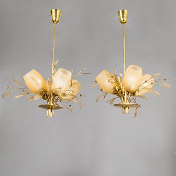 Paavo Tynell, A pair of mid-20th-century '9029/4' chandeliers for Taito, Finland.