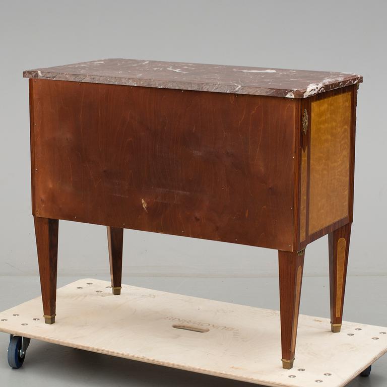 BYRÅ, gustaviansk stil, 1900-talets andra hälft.