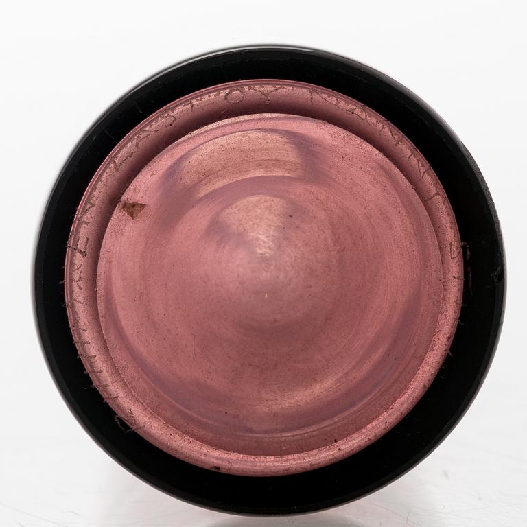 Nanny Still, Pullo, signeerattu Riihimäen Lasi O.Y. Nanny Still.