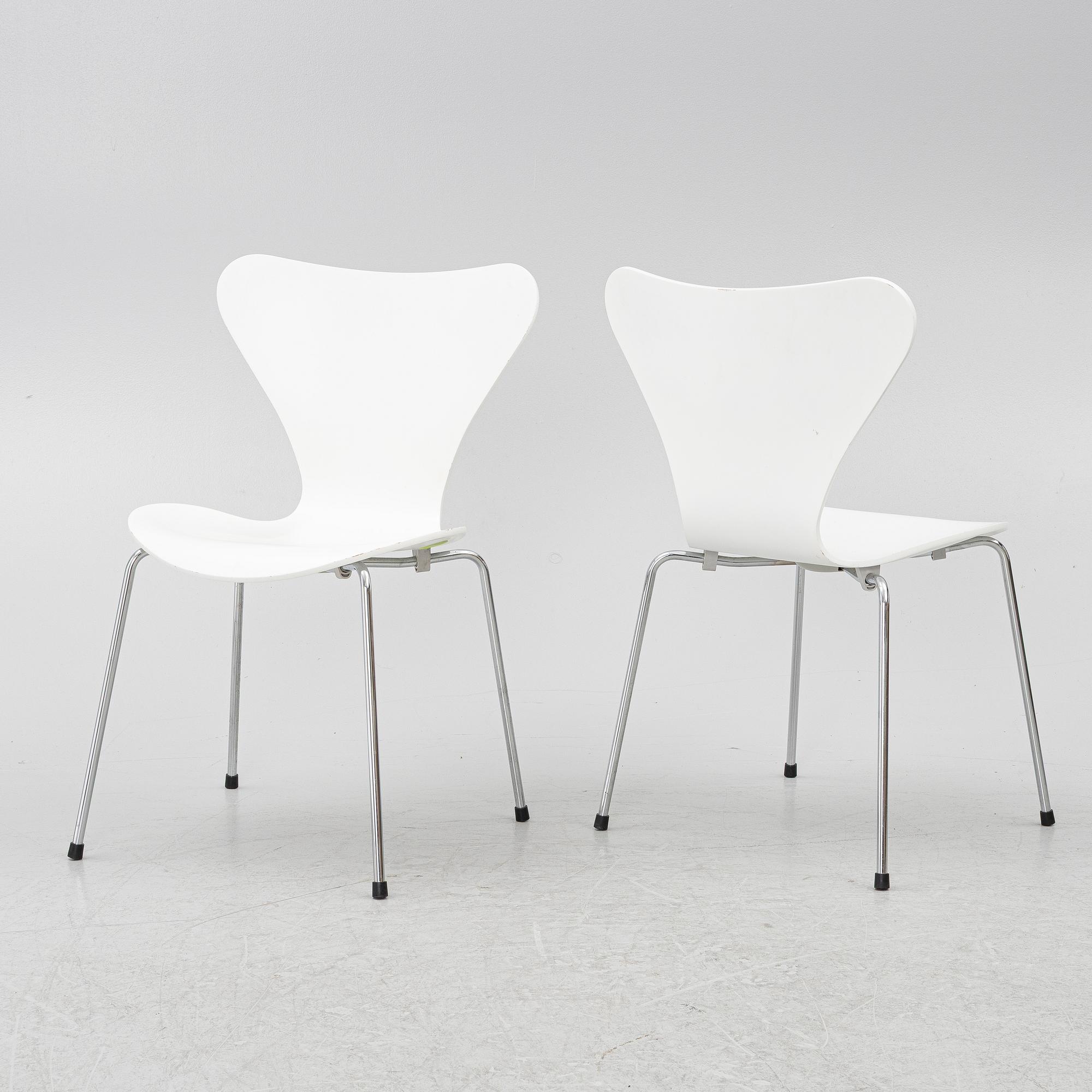 Arne Jacobsen, six 'Series 7' chairs, Fritz Hansen, Denmark, 2002.