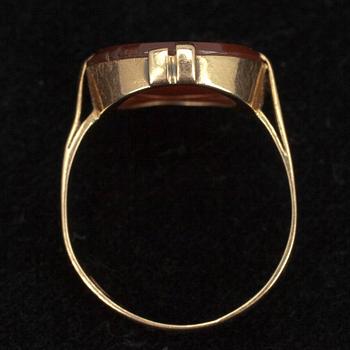 MANCHETTKNAPPAR, ett par, samt RINGAR, 2 st. 18K guld, silver 830, karneol. Tot. vikt ca 15,8. 1900-tal.