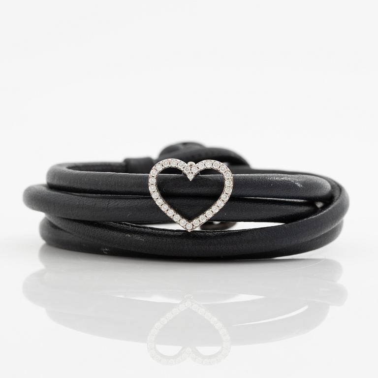 Ole Lynggaard bracelet leather with heart-shaped charm 18K white gold with round brilliant-cut diamonds "Sweet Spot".