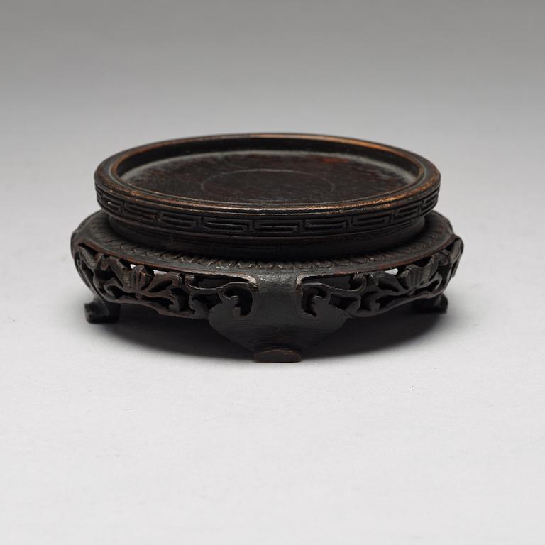 STÄLL, trä, fyra stycken. Qingdynastin (1644-1912).
